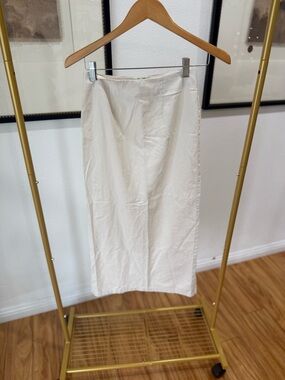 Women's Cream Pencil Skirt - Sleek Everyday Style